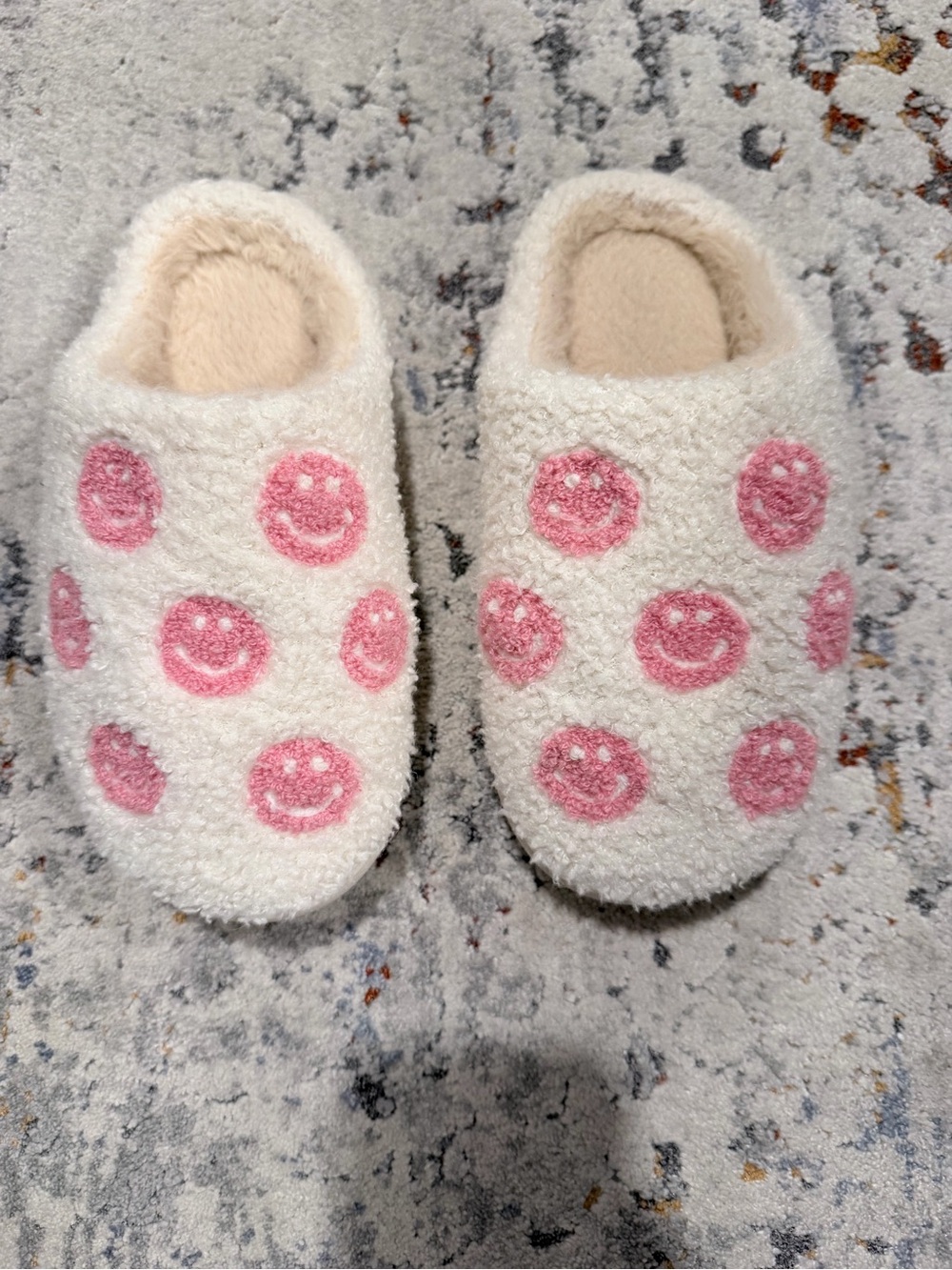Cozy Pink Smiley Kids One-Piece Slippers - White & Pink
